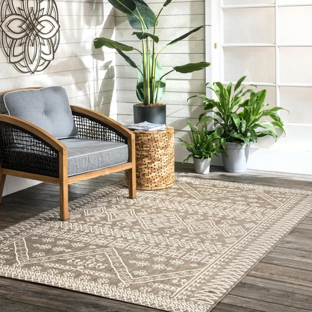 Balcony Décor with Neutral Outdoor Rugs
