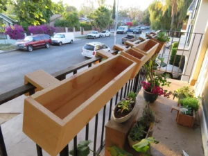 Balcony décor with wooden planters – Choosing the Right Wood