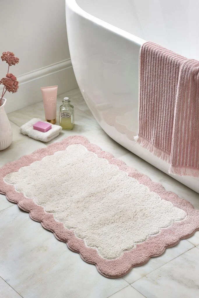 Choosing the Right Bath Mat for Easy Cleaning
