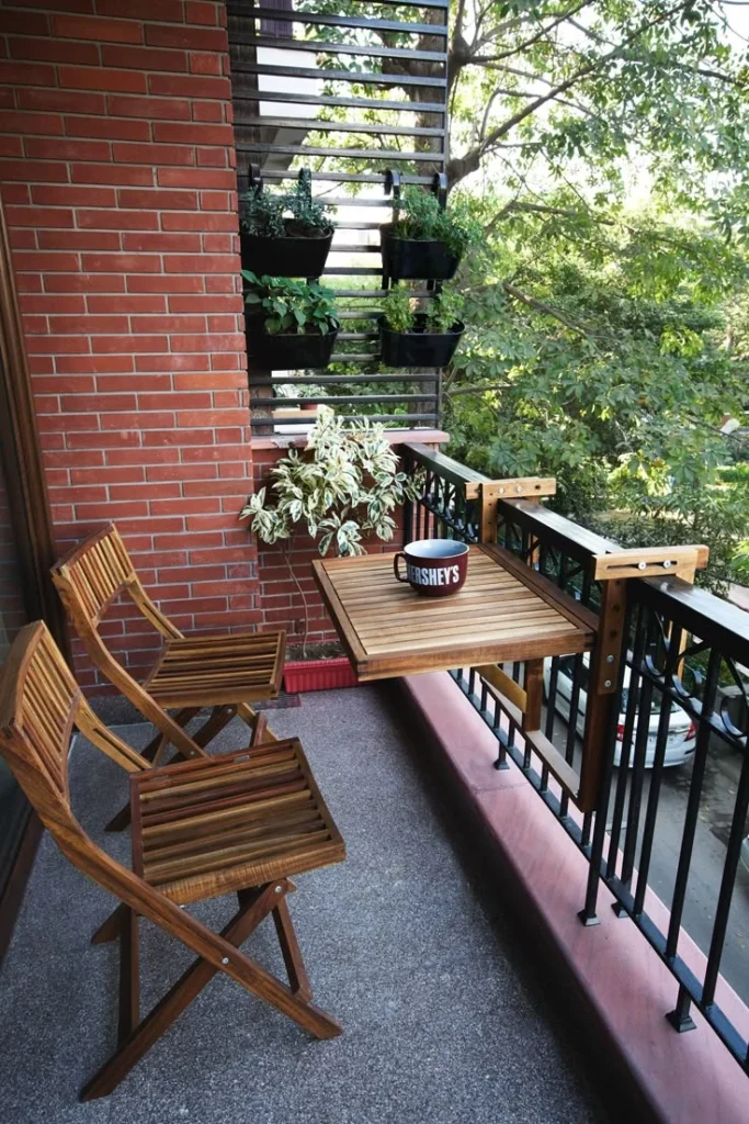 Choosing the Right Wooden Chairs for Your Balcony