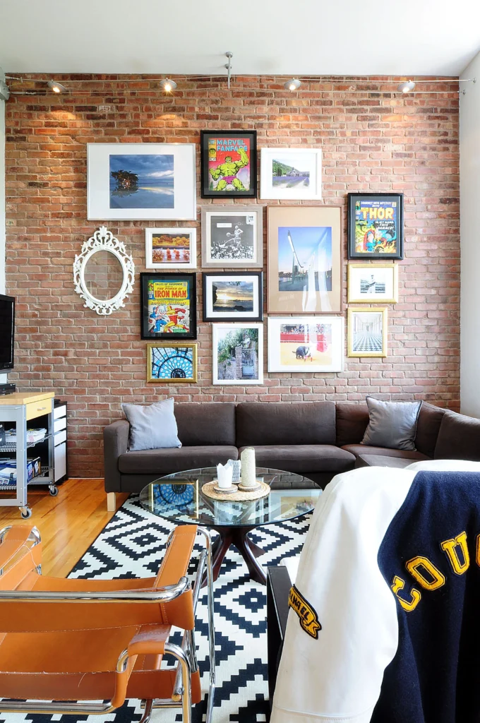 Creative Gallery Walls for Small Apartment Wall Décor Ideas
