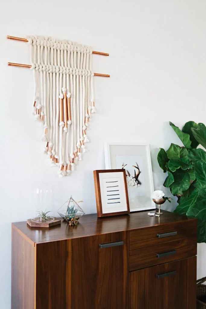 Creative Ideas for DIY décor with simple wall hangers