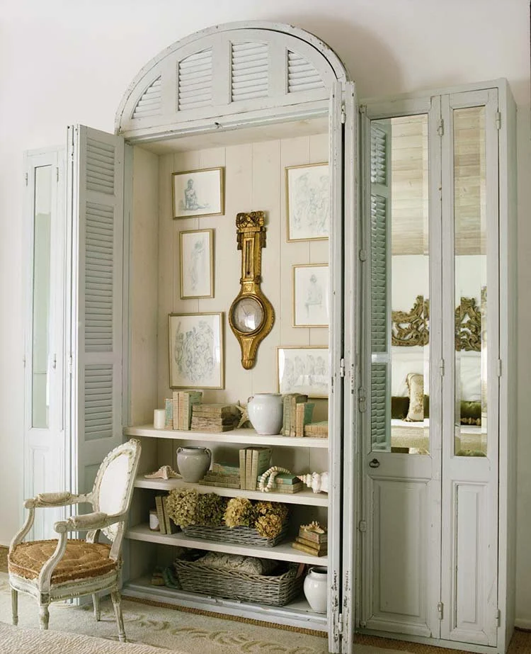 Curating Items: What to Display and What to Hide