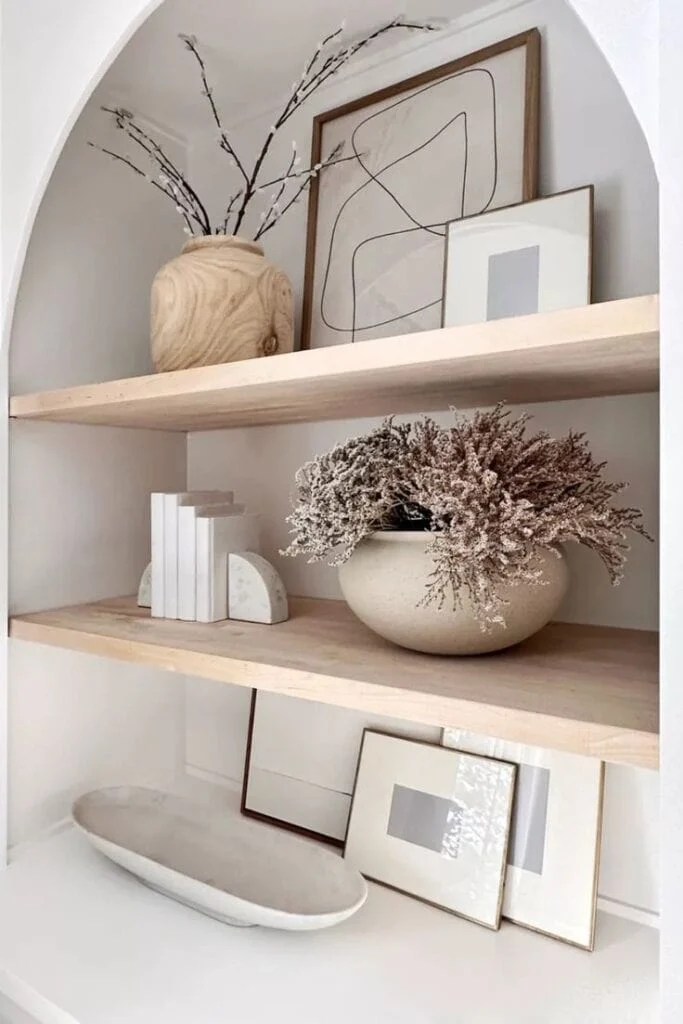 Curating Objects: The Art of Minimalist Shelf Styling