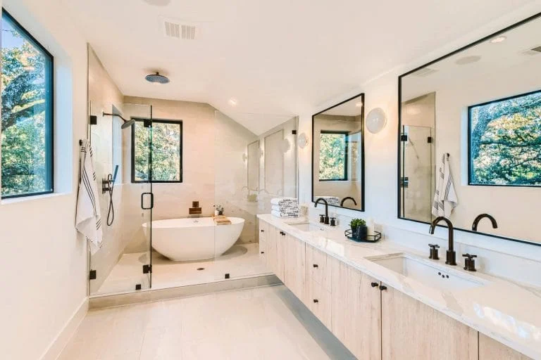 Embracing Clean Lines: The Core of Modern Bathroom Décor Inspiration