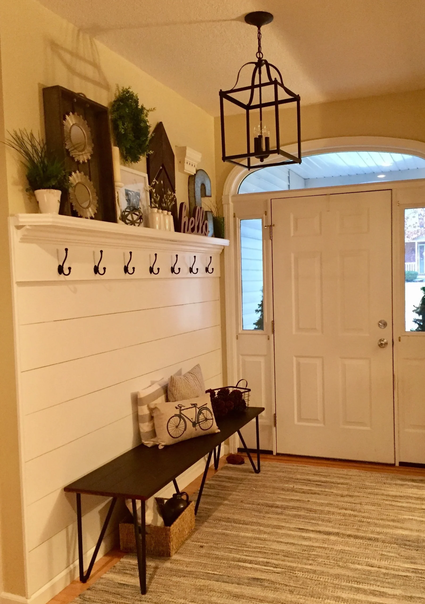 Entryway Décor with Wooden Décor Hooks: Design Foundations