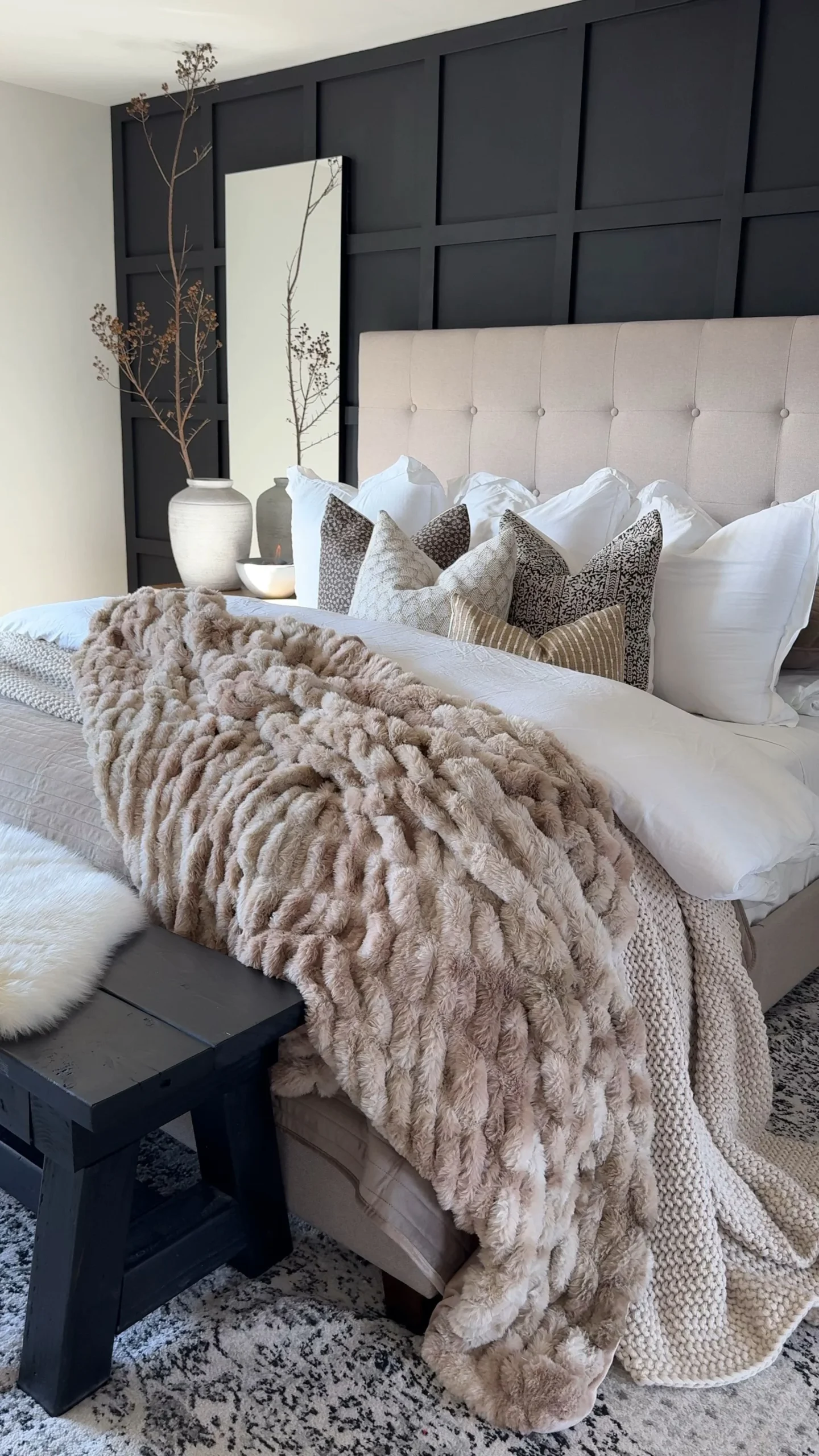 How bedroom décor with textured blankets Elevates Your Space
