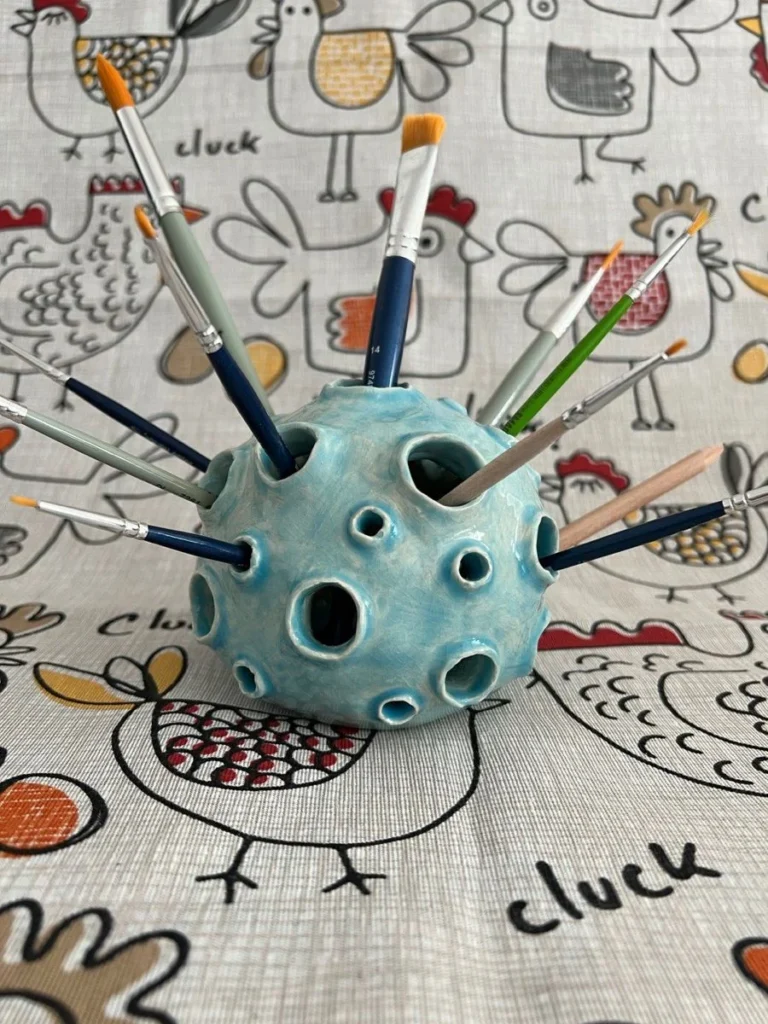 Integrating Ceramic Pen Holders into Different Design Styles