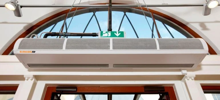 Key Features of the best air curtains for restaurants keeping comfort and efficiency in check