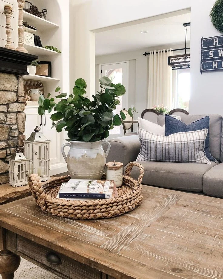 living room décor with woven décor trays – Why They Matter