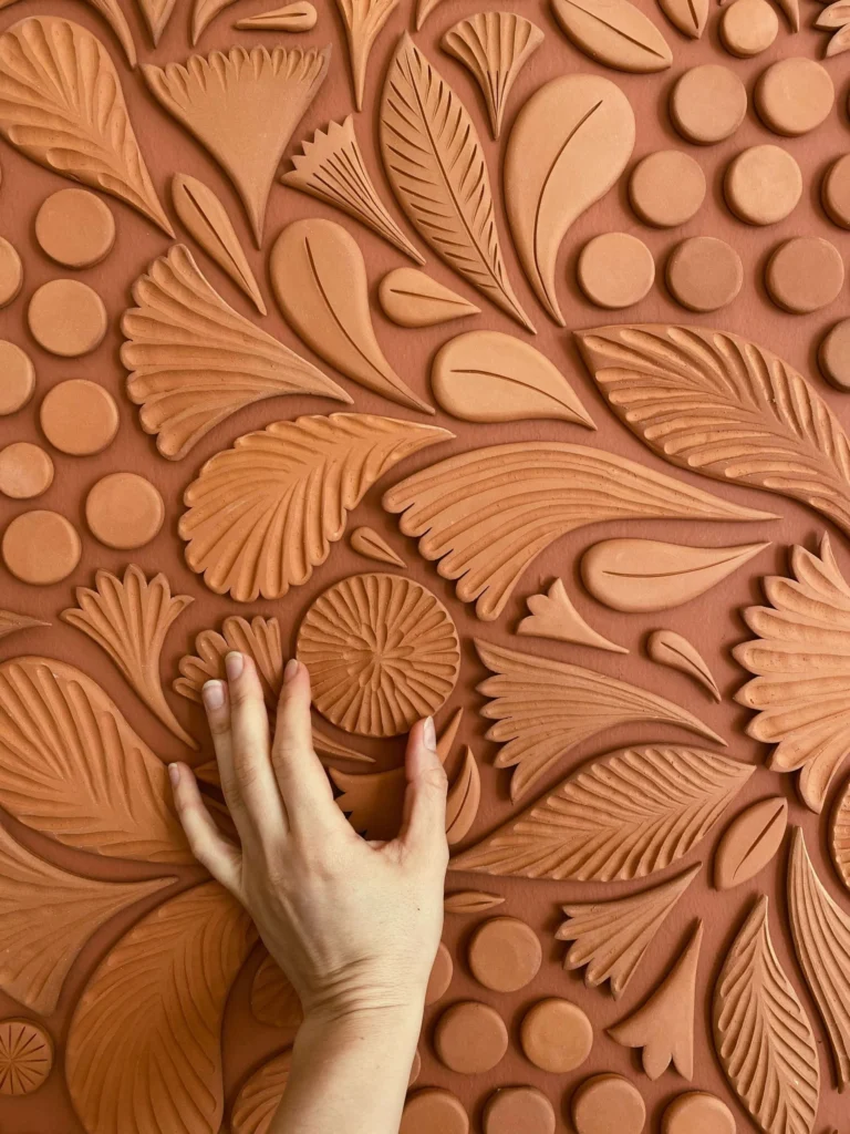 Materials and finishes that work best for ceramic wall décor