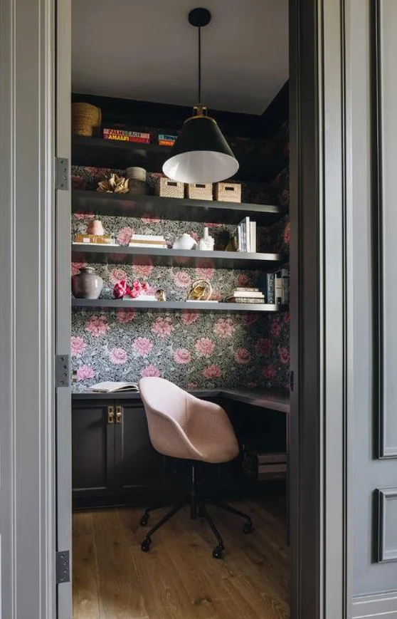 Selecting the Perfect Desk and Chair for Tight Quarters