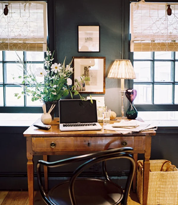 small desk styling ideas: Choose the Right Desk Shape