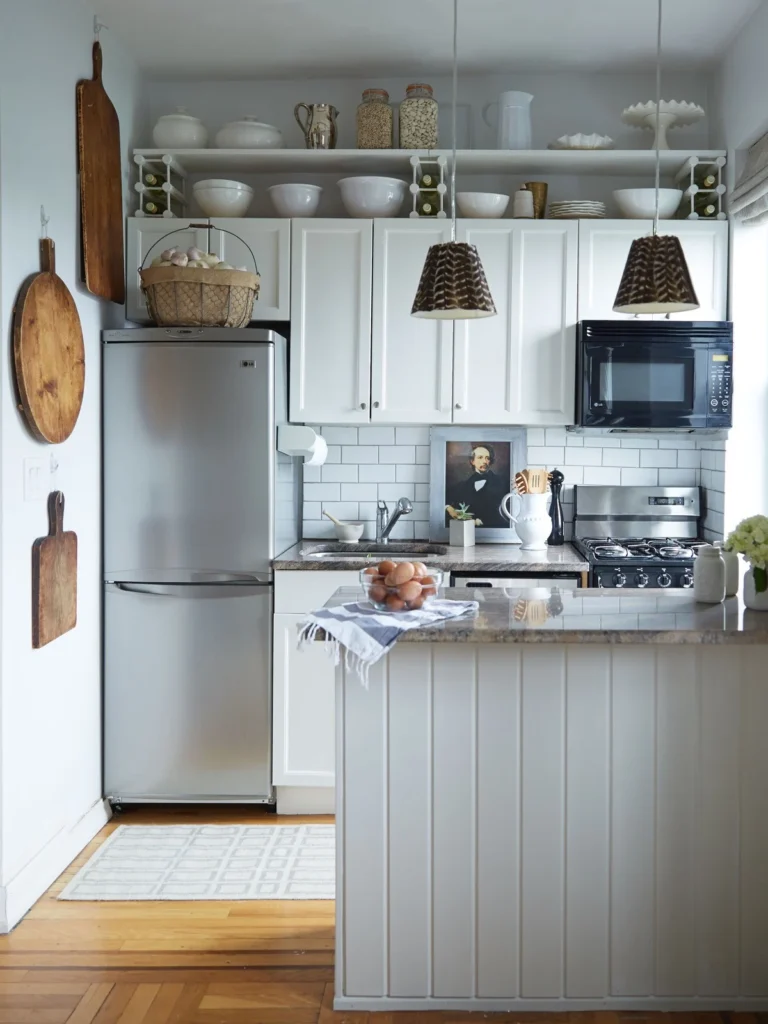 Small Kitchen Décor Ideas: Maximize Vertical Space