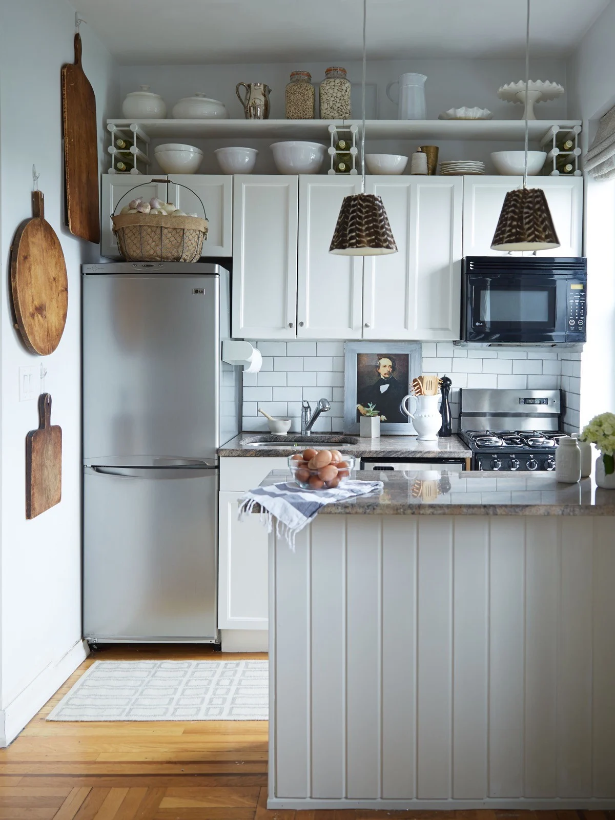 Small Kitchen Décor Ideas: Maximize Vertical Space
