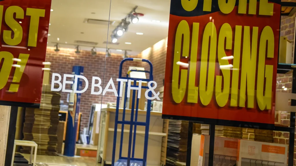 Strategic Shopping During a Bed Bath Closing Com Sale