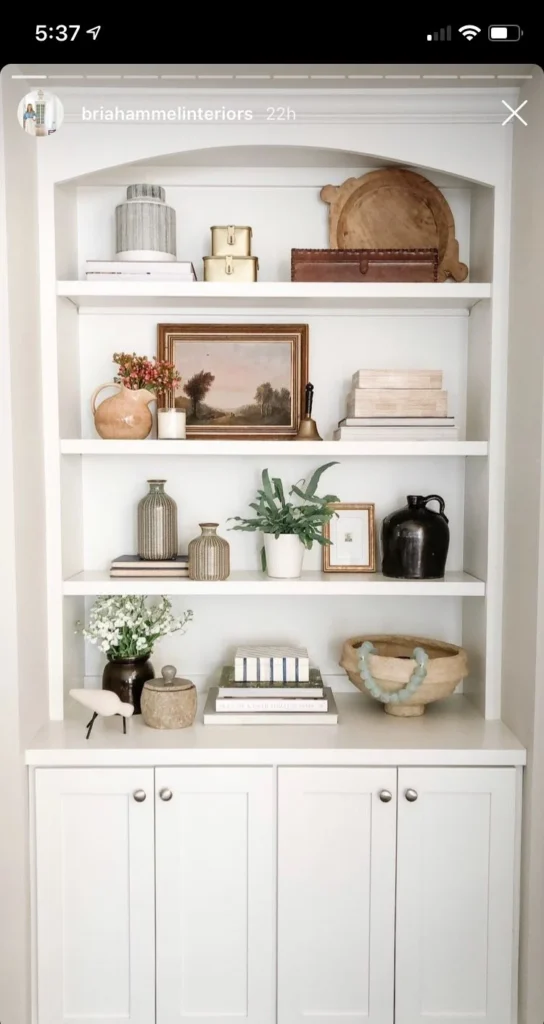 Styling Small Shelves in Compact Living Rooms
