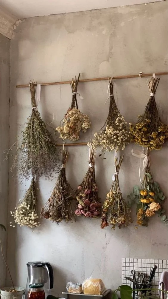 Styling Techniques for Wall Décor with Dried Plants