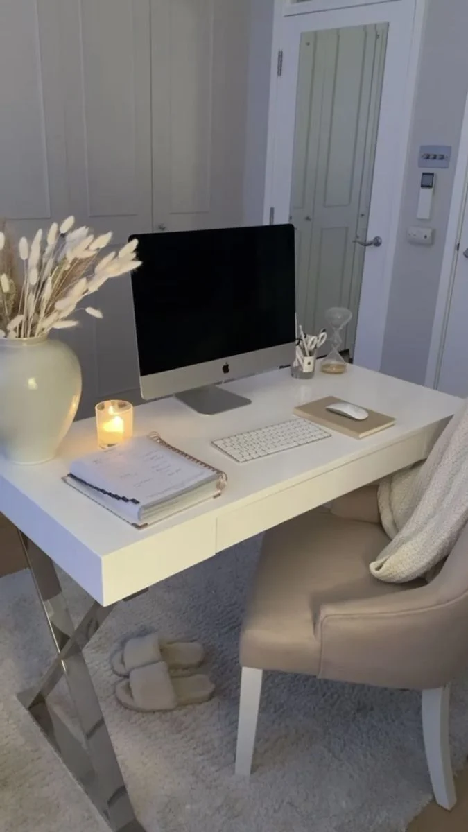 Understanding the Basics of How to Decorate a Desk at Home