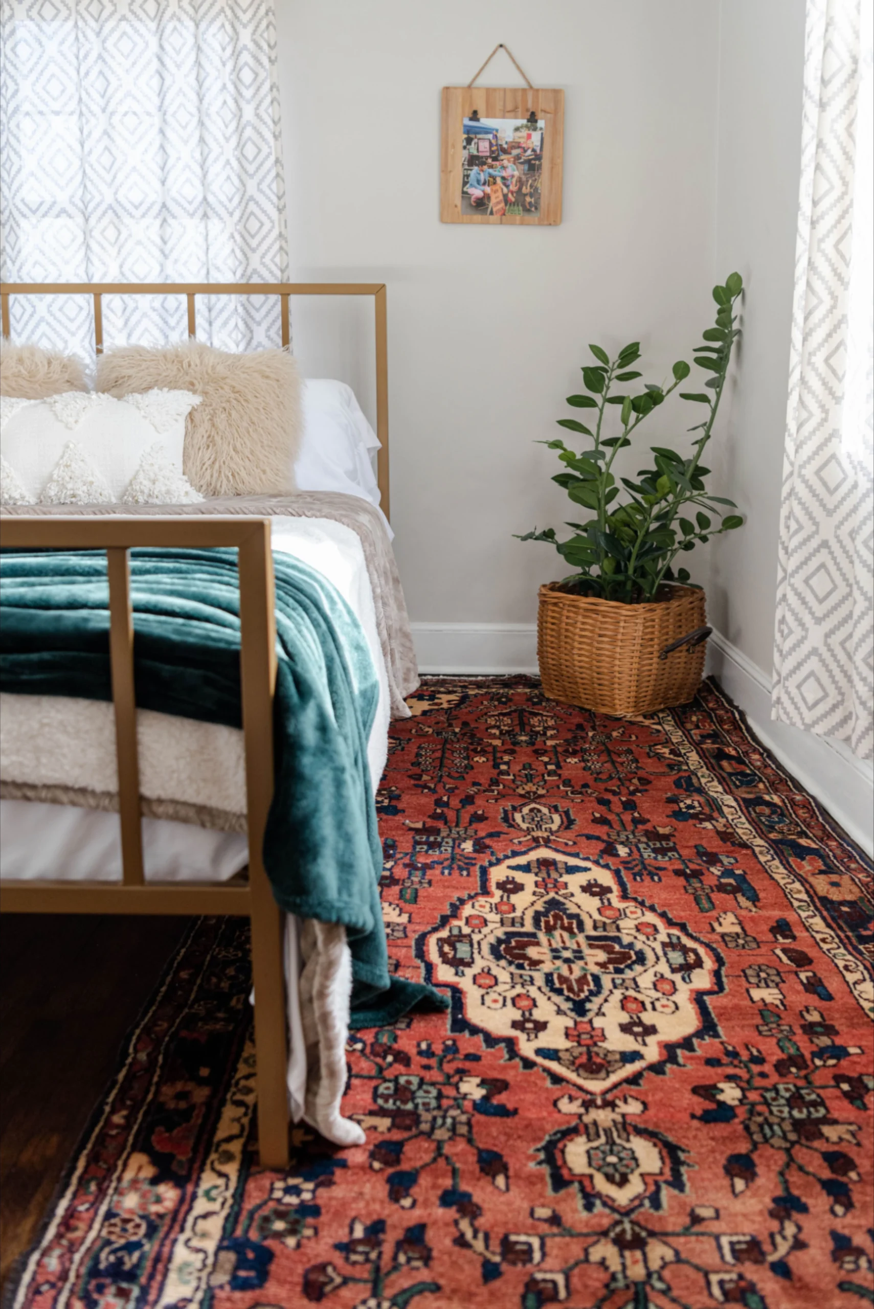 Understanding the Basics of Small Bedroom Rug Styling Ideas