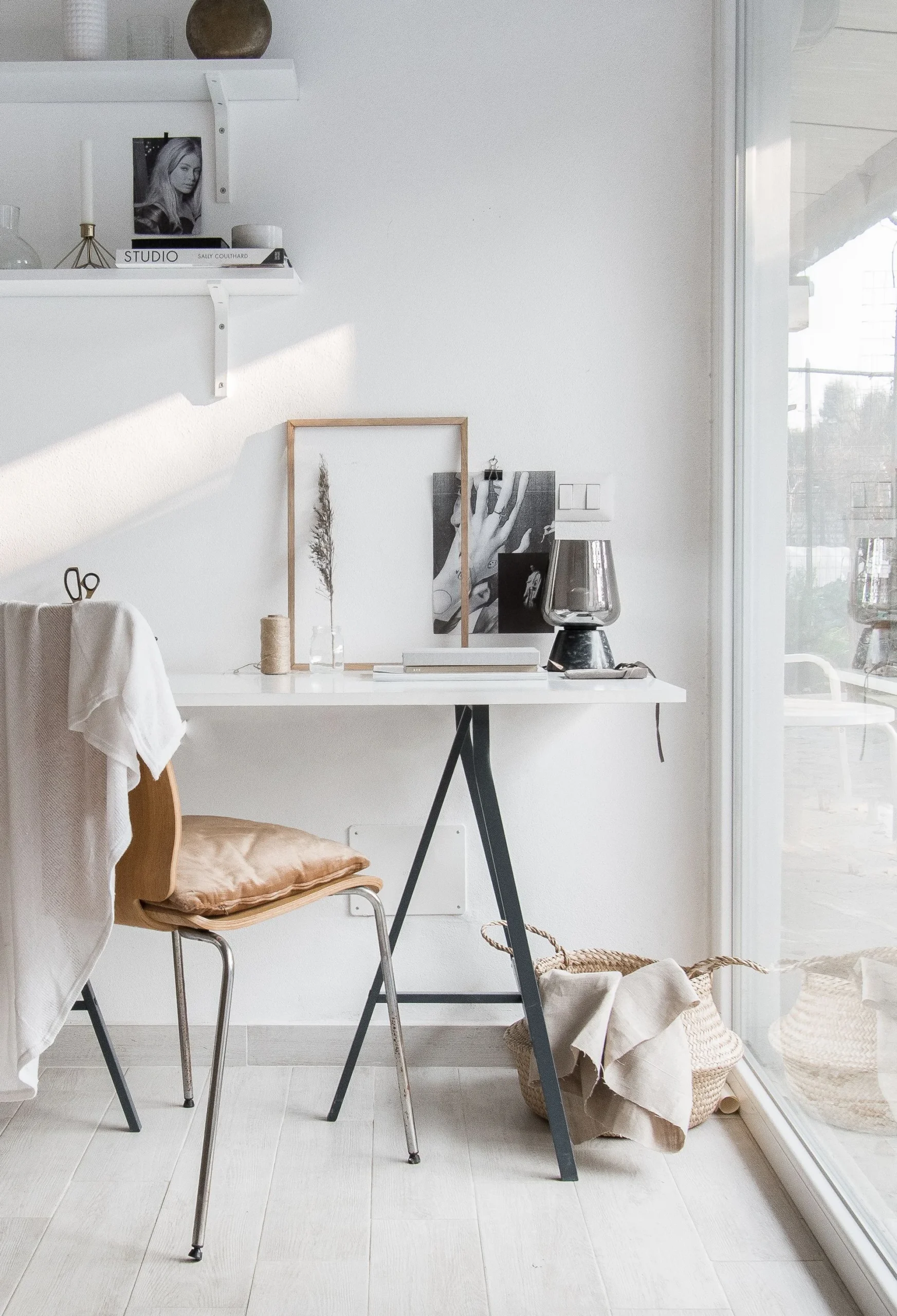 Understanding the Core of Minimal Workspace Desk Styling