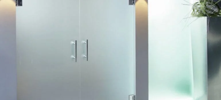 White Laminated Glass vs Frosted Glass: Understanding the Basics