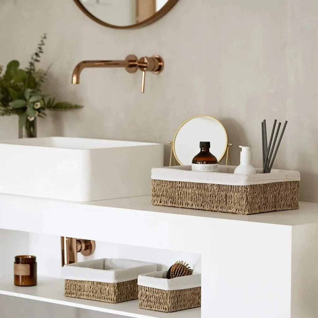 Why bathroom décor with woven décor baskets works so well
