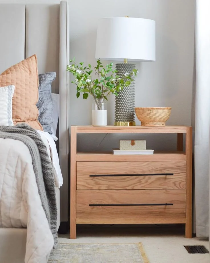 Why bedroom décor with wooden bedside décor matters