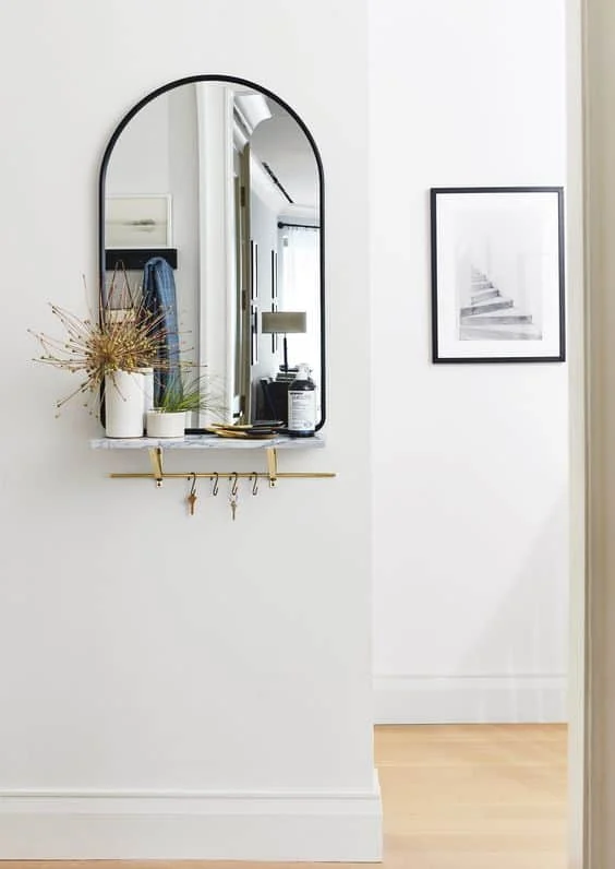 Why entryway décor with minimalist mirrors works so well