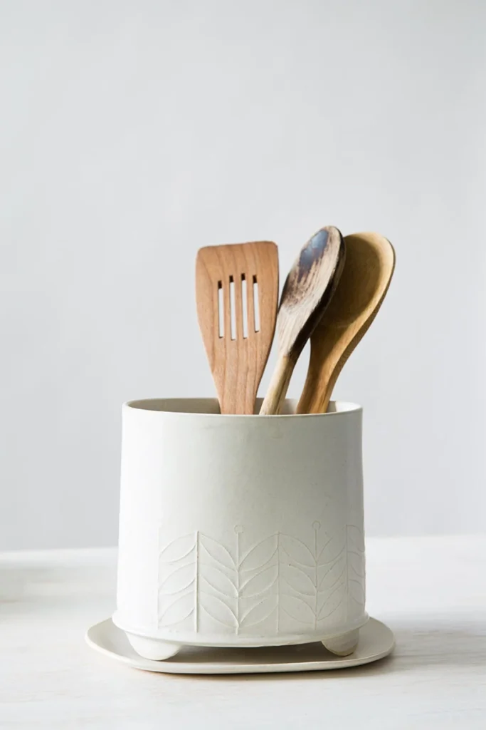 Why kitchen décor with ceramic utensil holders works so well