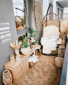 Balcony décor with woven baskets: Why it works for every style