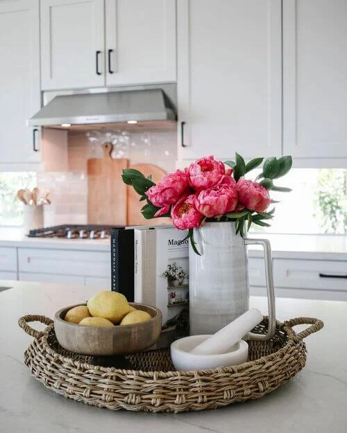 Creative ways to display light wood trays in kitchen décor