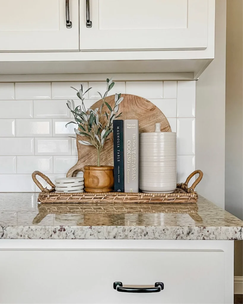 Design styles that shine with ceramic décor trays