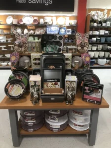 does tj maxx have home decor