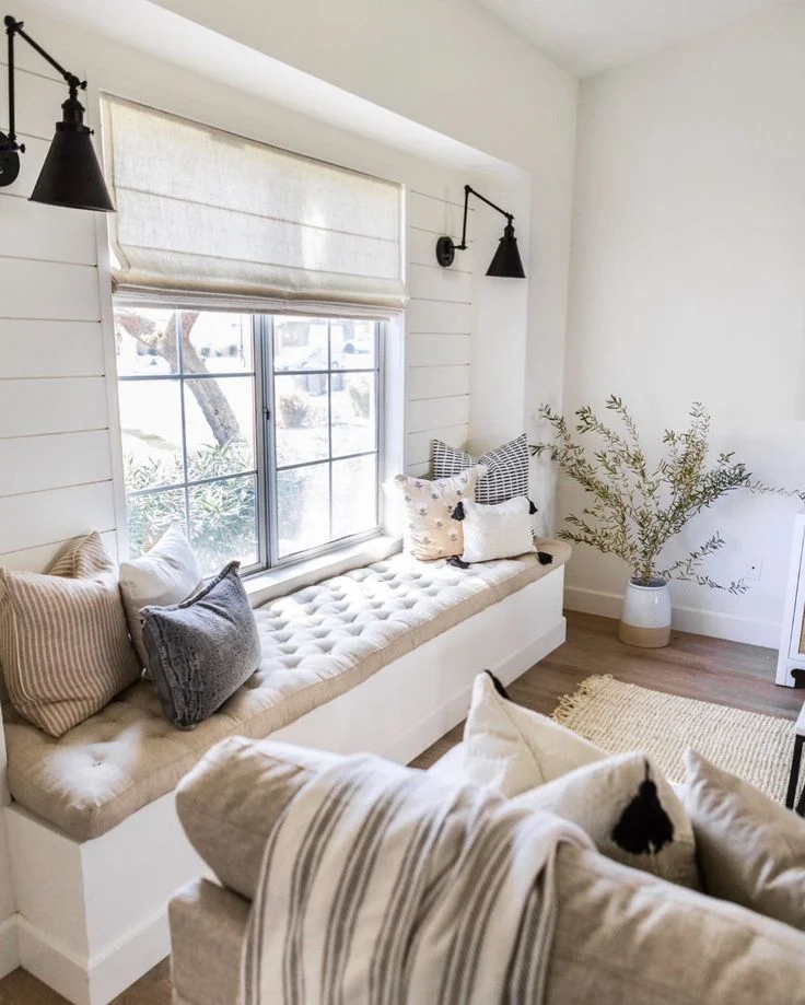 Living room window seat décor ideas: Understanding the potential of a window seat