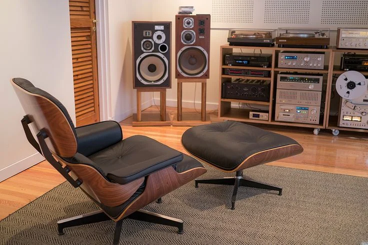 the ultimate guide to choosing the best chair for listening to music – Size, shape, and room scale