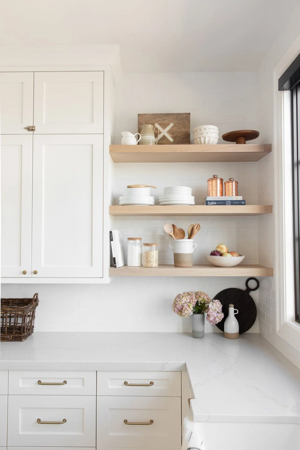 Minimal Kitchen Shelf Décor: Simple Ideas for a Clean, Stylish Space ...