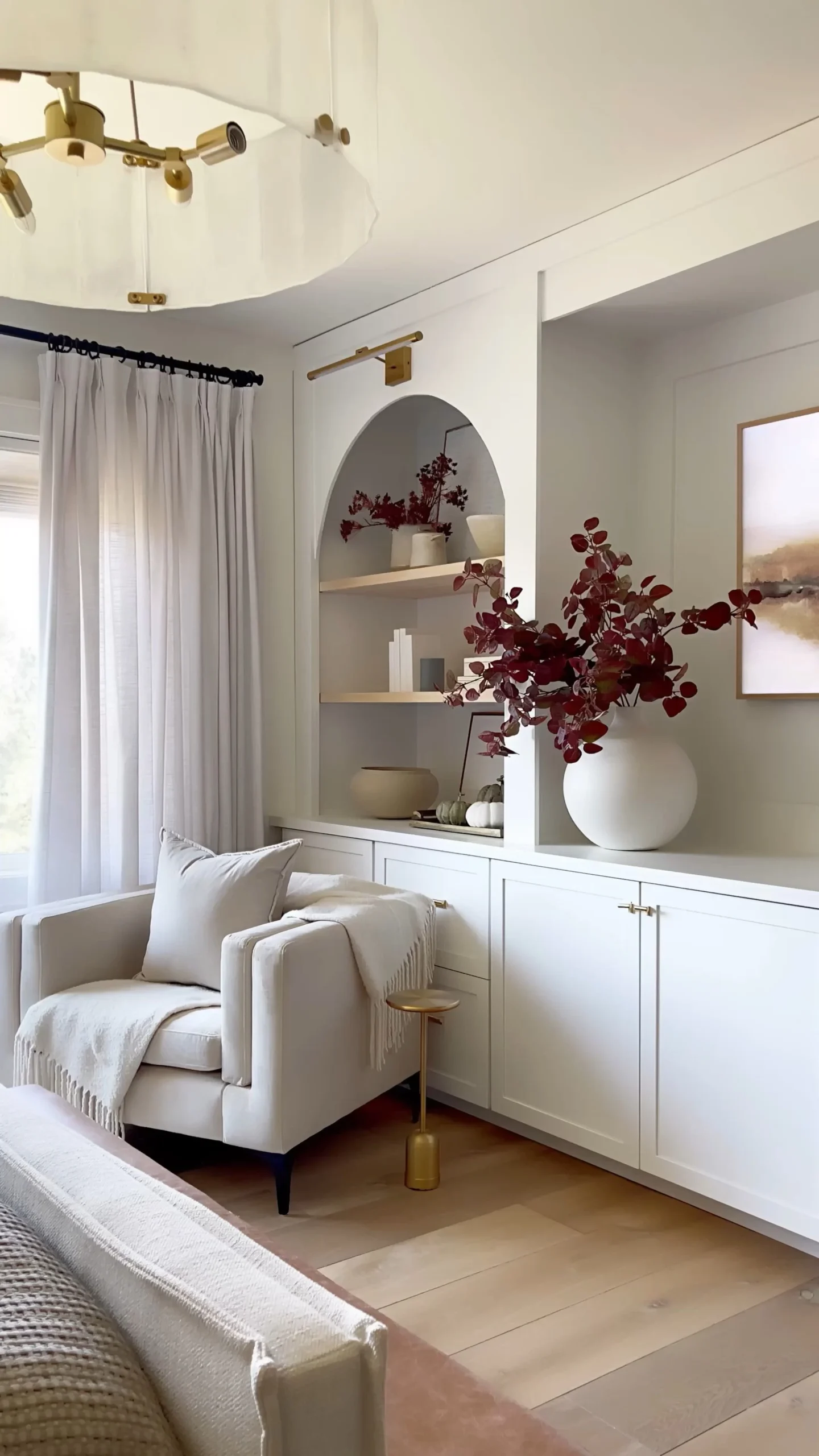 Why Ceramic Centerpieces Elevate Living Room Décor