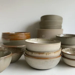 Why kitchen décor with neutral ceramic bowls works