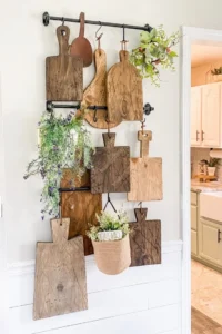 Why kitchen décor with wooden boards is timeless